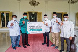 Peduli Korban Gempa Pasaman dan Pasbar, Senilai 100 Juta BSI Serahkan Bantuan ke Gubernur
