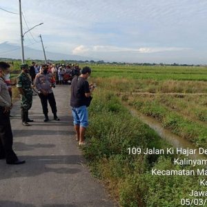Sesosok Mayat Wanita Tanpa Identitas ditemukan di Area Persawahan, Polisi Lakukan Penyelidikan