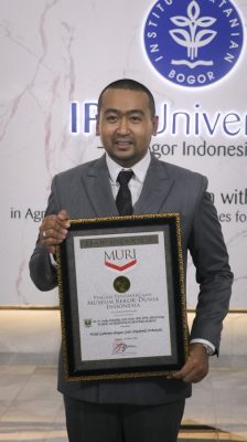 Tujuh Gelar Akademik Audy Joinaldy Diganjar Rekor MURI – Dr. Ir. Audy Joinaldy, S.Pt., M.Sc., M.M., I.P.M., ASEAN, Eng., Dt. Rajo Pasisia Alam