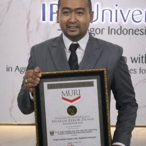 Tujuh Gelar Akademik Audy Joinaldy Diganjar Rekor MURI – Dr. Ir. Audy Joinaldy, S.Pt., M.Sc., M.M., I.P.M., ASEAN, Eng., Dt. Rajo Pasisia Alam