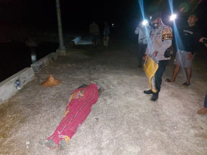 Warga Negara Asing Ditemukan Tak Bernyawa Di Dermaga Teluk Tapang Pasaman Barat - salingka media