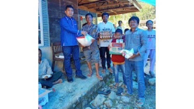Anggota DPRD Pasbar Syafridal Memberikan Bantuan Korban Gempa