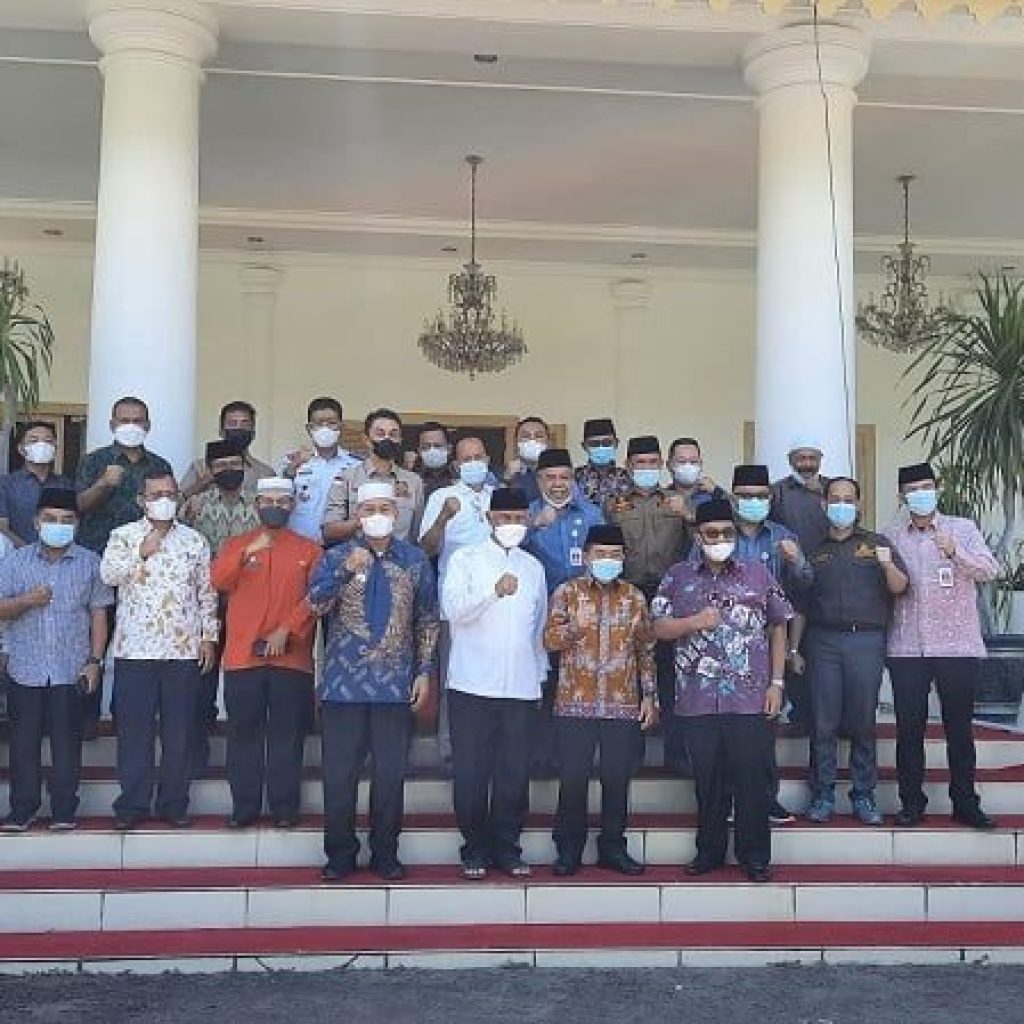 Bupati Hamsuardi Dampingi Gubernur Mahyeldi Terima Bantuan dari Pemprov Jambi