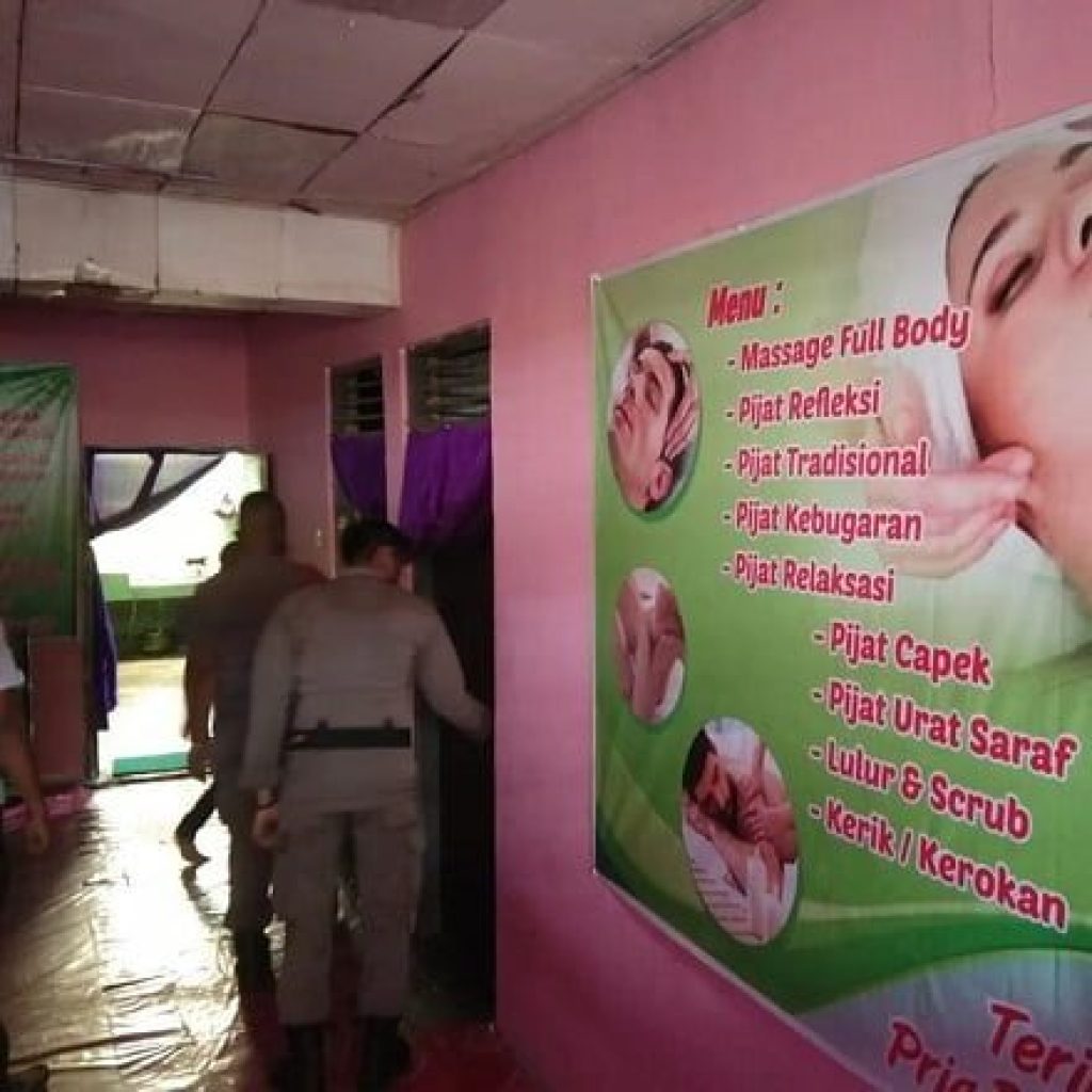 Karyawan Panti Pijat berkedok Salon di Kota Padang ditertibkan Satpol PP Padang