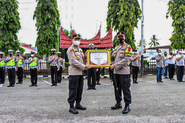 Melayani Dengan Sepenuh Hati Polres Solok Kota Diganjar Penghargaan