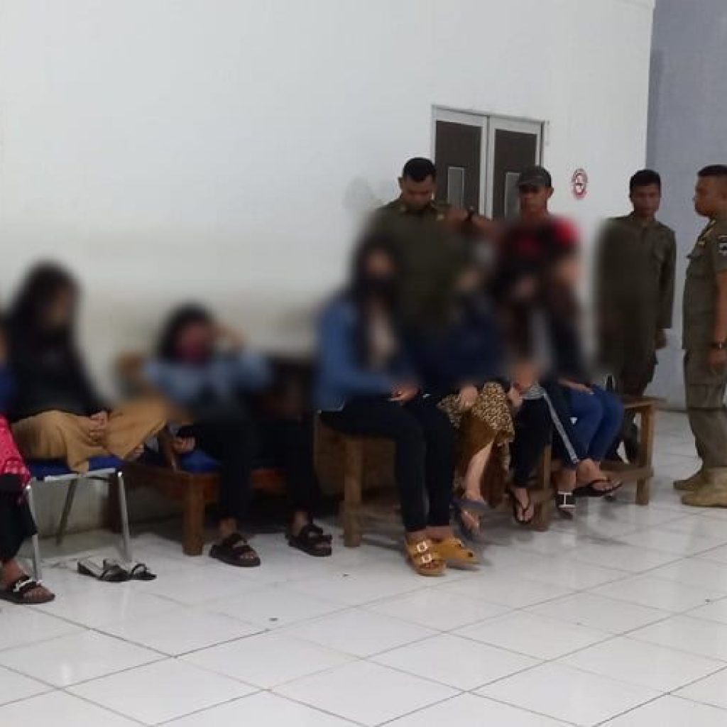 Nekat Beraktivitas di Malam Ramadhan, Satpol PP Pasaman Barat Amankan 7 Pemandu Karaoke