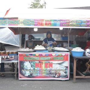 Onde-onde Ni En di Padang Panjang Laku Keras Saat Ramadan