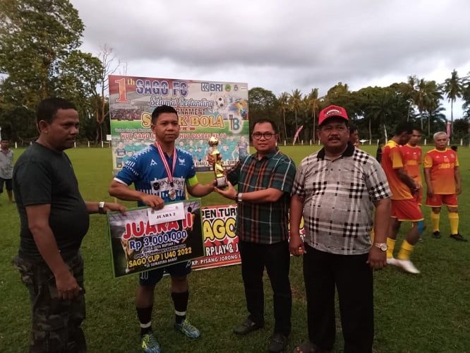 Wakil Ketua DPRD Pasbar Endra Yama Putra Hadiri Penutupan Turnamen Sepakbola Sago Cup I 2022 di Kinali
