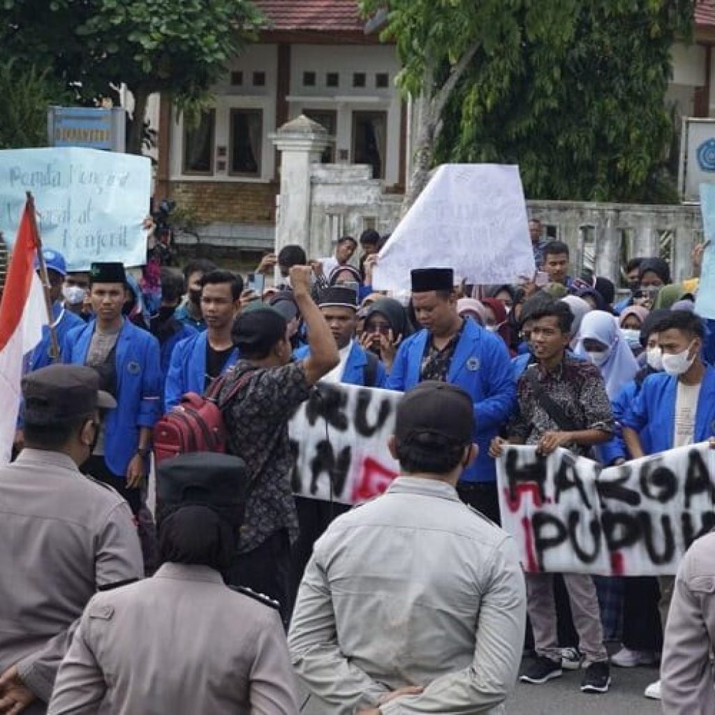 Bupati Hamsuardi Jawab 5 Tuntutan Aliansi Mahasiswa Pasbar