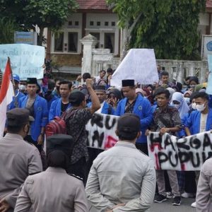 Bupati Hamsuardi Jawab 5 Tuntutan Aliansi Mahasiswa Pasbar