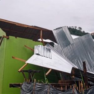 Nagari Muara Kiawai Dilanda Hujan Badai