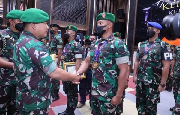 Kepala Staf Angkatan Darat Beri Penghargaan 34 Personel TNI AD