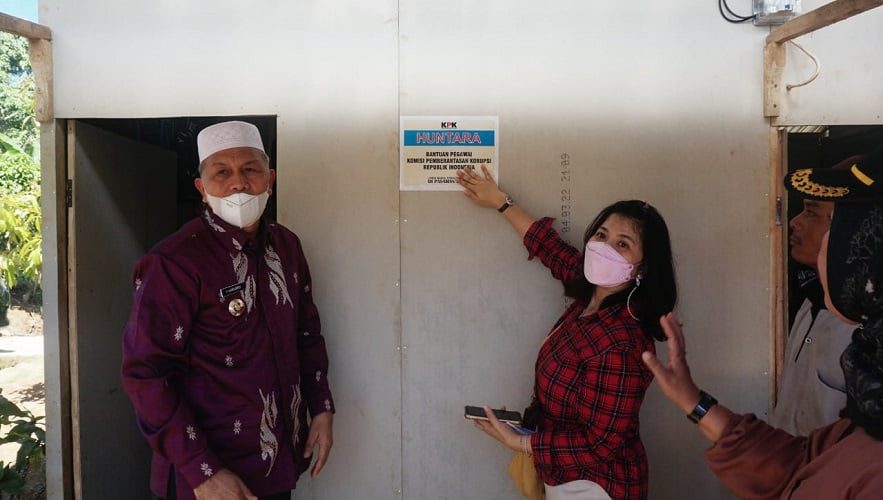 KPK RI Bantu Korban Gempa Pasbar - salingka media