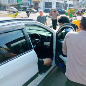Pengendara Mobil Rush Ditemukan Tak Bernyawa Saat Menunggu Lampu Merah