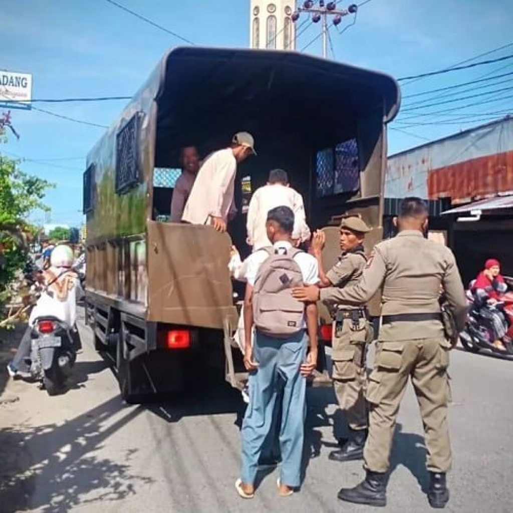 Puluhan Pelajar yang Keluyuran Diamankan Satpol PP Kota Padang