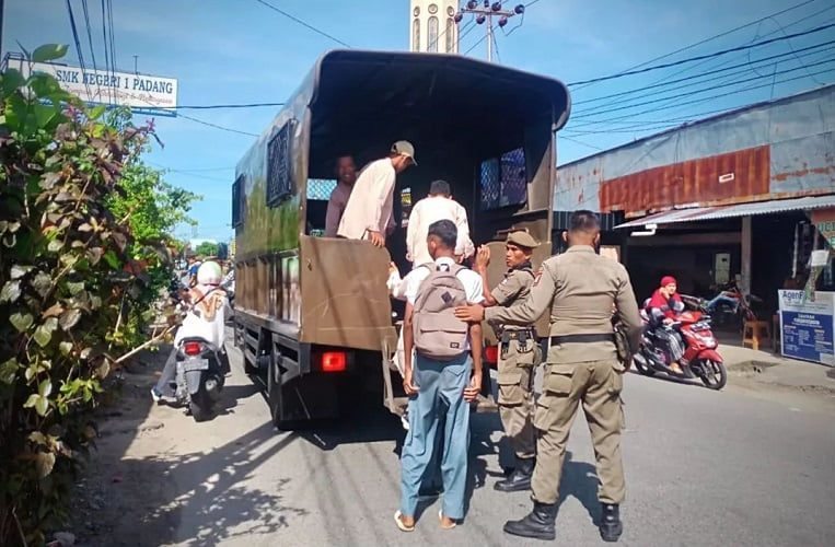 Puluhan Pelajar yang Keluyuran Diamankan Satpol PP Kota Padang