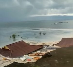 15 Unit Rumah Beserta Satu Jembatan Ambruk Kelaut