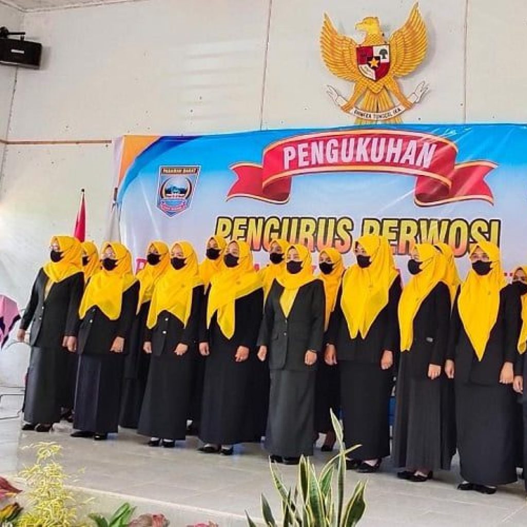 32 Pengurus Perwosi Pasbar Resmi Dikukuhkan, Ny. Fitri Risnawanto Ajak Memasyarakatkan Olahraga