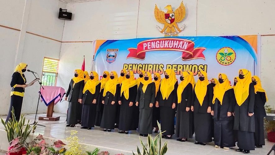 32 Pengurus Perwosi Pasbar Resmi Dikukuhkan, Ny. Fitri Risnawanto Ajak Memasyarakatkan Olahraga