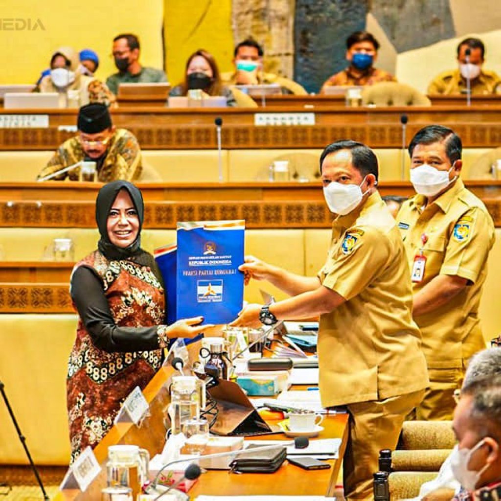 Anggota DPR RI Sumbar Reska Oktoberia Perjuangkan Nagari Persiapan di Pasaman Barat