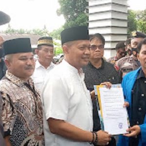 Bupati Pasaman Barat dan DPRD Pasbar Mengambil Sikap Tegas Mengenai Turunnya Harga Sawit terhadap Perusahaan Kelapa Sawit