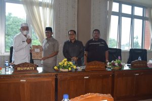 DPRD Pasaman Barat Gelar Paripurna Penyampaian Rekomendasi LKPJ Bupati TA 2021
