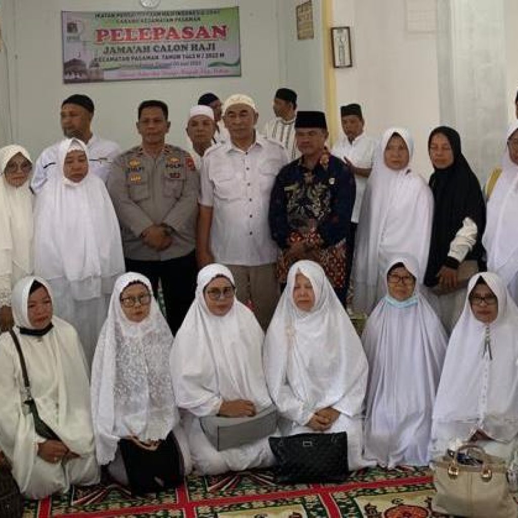 DPRD Pasaman Barat Menghadiri Acara Melepas 45 orang Jemaah Calon Haji (JCH) Kecamatan Pasaman di Gedung IPHI