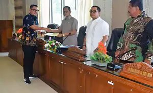 DPRD Pasbar Gelar Paripurna Pembubaran dan Pembentukan AKD
