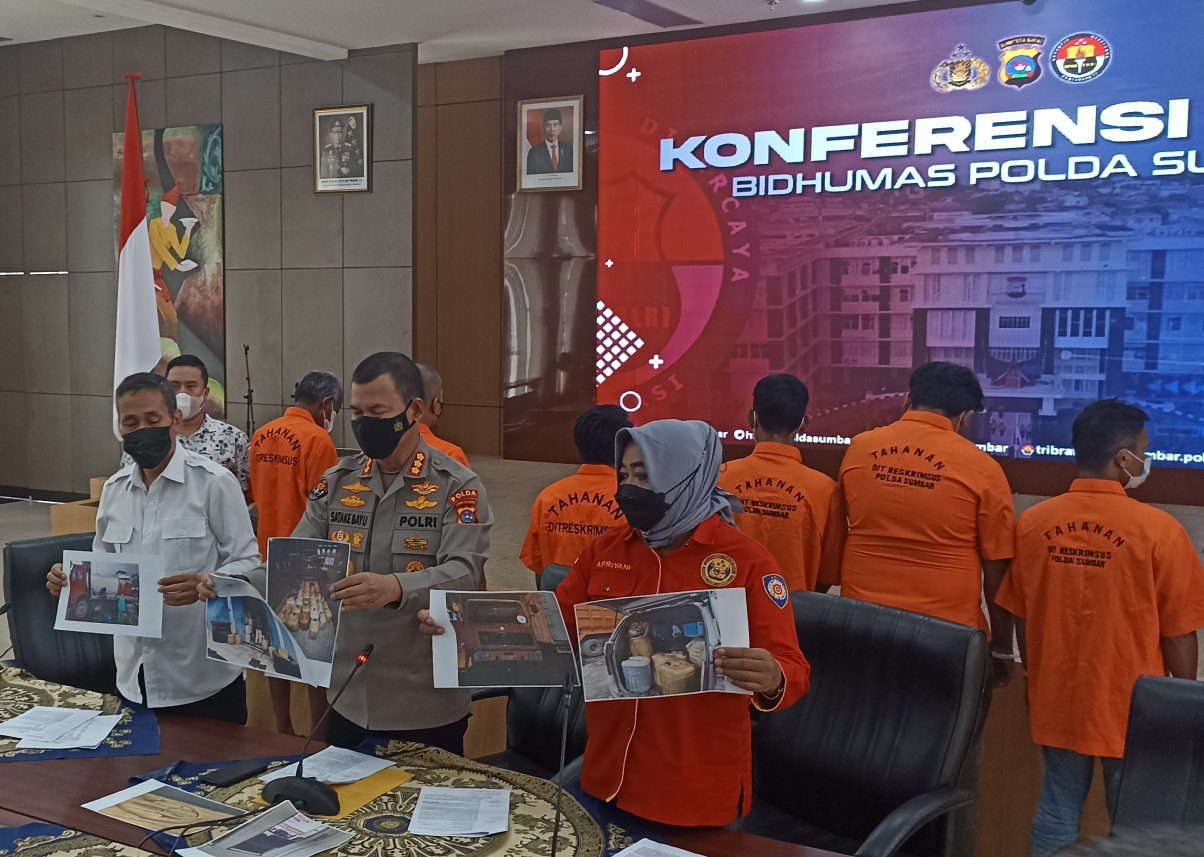 Puluhan Jerigen Berisi Bahan Bakar Minyak Diamankan