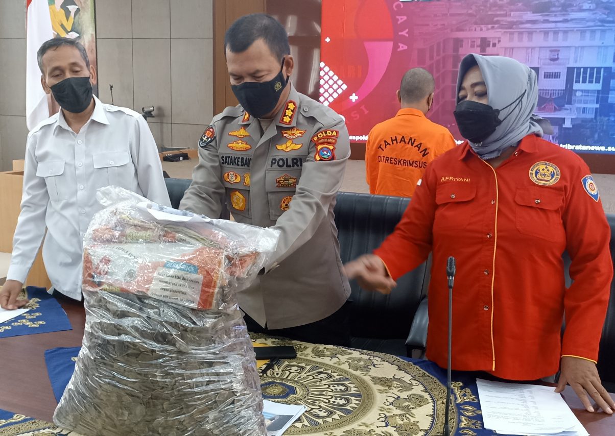 Seorang Konsultan Ditangkap Karena Menjual Sisik Trenggiling