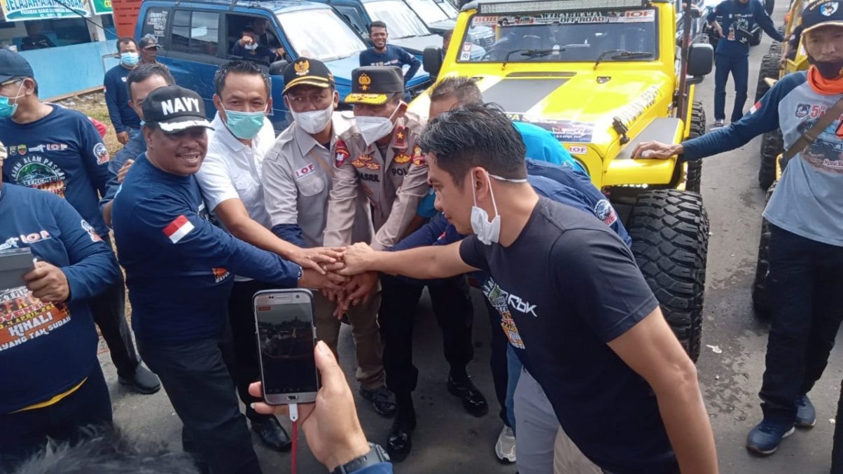 Ketua DPRD Pasbar Lepas Peserta Jelajah Alam Pasaman Barat, Indonesia Off-Road Federation (IOF) Se-Sumbar Meriah