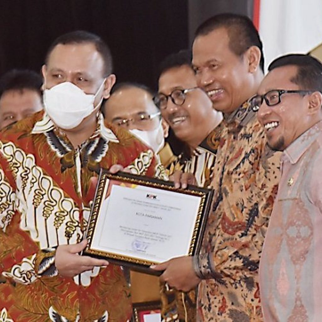 Kota Pariaman Terima Penghargaan Peningkatan MCP Tahun 2021 dari KPK RI