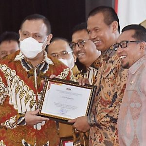 Kota Pariaman Terima Penghargaan Peningkatan MCP Tahun 2021 dari KPK RI
