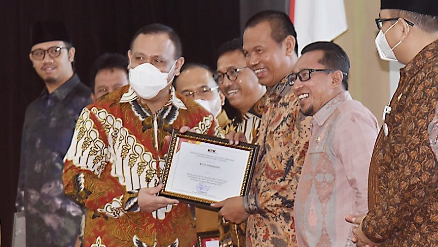 Kota Pariaman Terima Penghargaan Peningkatan MCP Tahun 2021 dari KPK RI