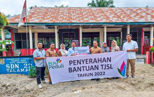 PT PLN UPDK Bukittinggi Rehabilitasi Gedung SDN 22 Talamau Senilai 592 Juta