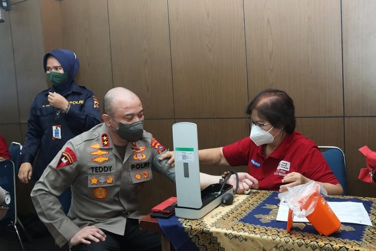 Polda Sumbar Gelar Donor Darah, Sambut Hari Bhayangkara ke 76
