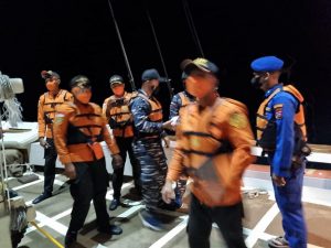 Polres Mentawai Bersama Team Sar Gabungan Berhasil Temukan Kapal Bule Yang Mati Mesin