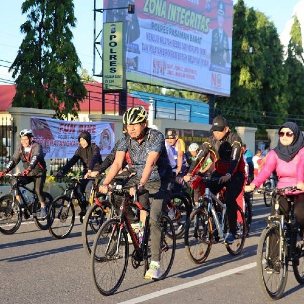 Polres Pasaman Barat Laksanakan Sepeda Santai (Fun Bike) Dalam Rangka Memeriahkan Ulang Tahun Bhayangkara ke-76
