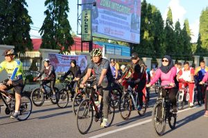 Polres Pasaman Barat Laksanakan Sepeda Santai (Fun Bike) Dalam Rangka Memeriahkan Ulang Tahun Bhayangkara Ke 76