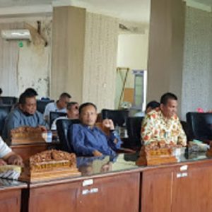 Sikapi Anjloknya Harga TBS, DPRD Pasbar Gelar Rapat Dengar Pendapat Bersama Pimpinan PKS dan Dinas Terkait