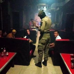 Belasan Pemandu Lagu Kafe Karaoke di Kawasan Pondok diamankan Satpol PP Kota Padang