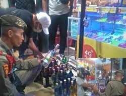 Puluhan Minuman Beralkohol Golongan B diamankan Satpol PP Padang dari Tiga Lokasi