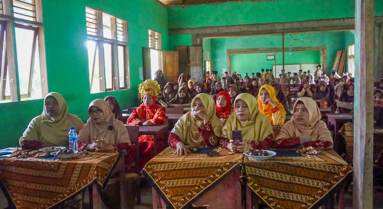 Tiga Panti Asuhan di Kecamatan Koto Balingka Terima Bantuan dari LKKS Pasbar dan Dinsos