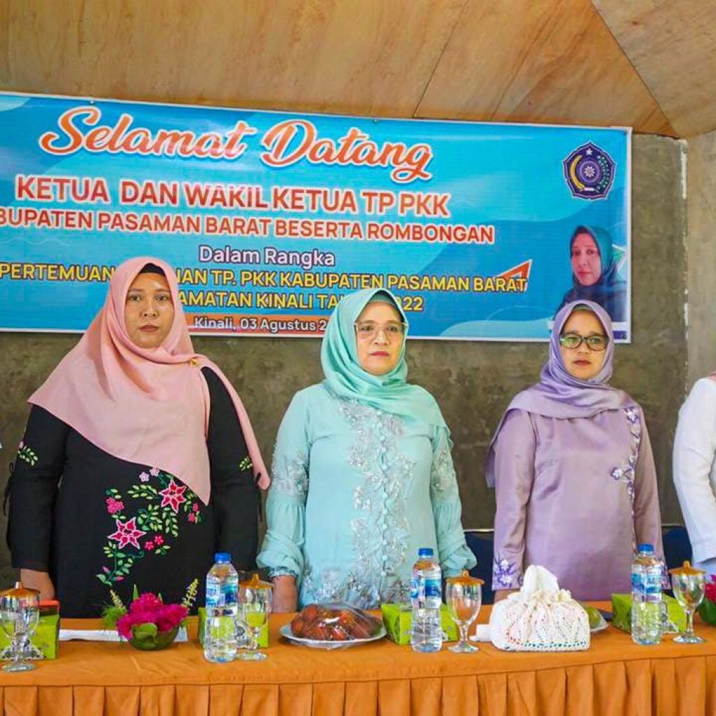 Buka Pertemuan Bulanan PKK di Kecamatan Kinali, Ny. Titi Hamsuardi Minta Pengurus PKK Tingkatkan Kerjasama