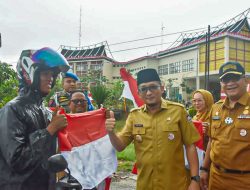 Gerakan Pembagian 10 Juta Bendera Merah Putih Terus Digencarkan di Kota Padang