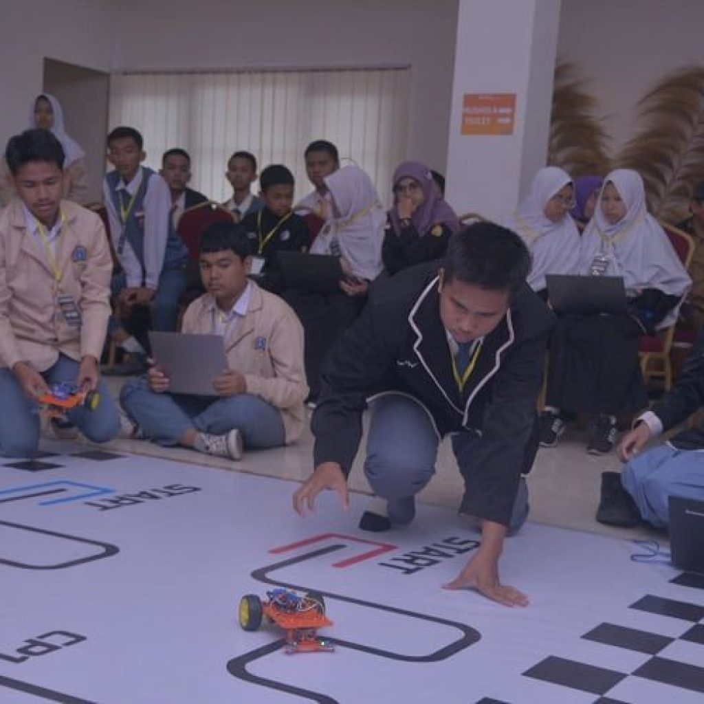 Ikuti Teknologi Untuk Hal Positif, Anak-Anak Sawahlunto Ikuti Lomba Robot