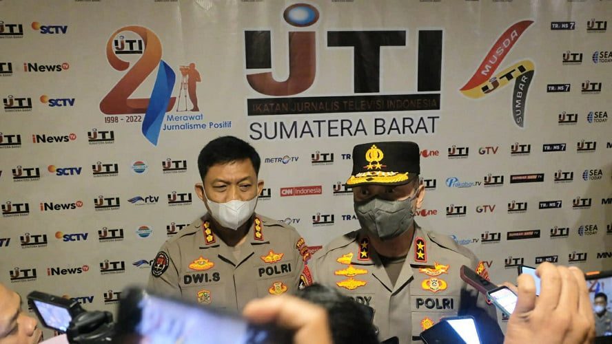 Irjen Pol Teddy Minahasa Polda Sumbar menyatakan Perang terhadap Perjudian