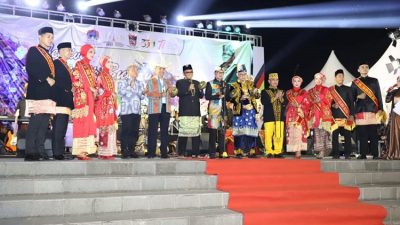 Pawai Budaya Nusantara Saat Rakernas APEKSI XV di Padang
