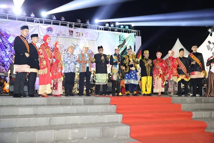 Pawai Budaya Nusantara Saat Rakernas APEKSI XV di Padang