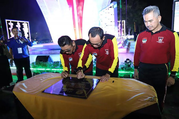 Tugu APEKSI di Padang Diresmikan